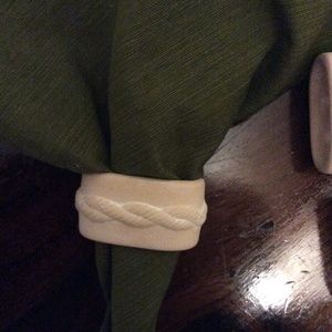 8 “coastal “  ceramic napkin rings. Rope design.